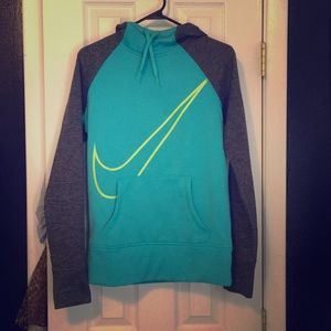 Therma-Fit Small NIKE HOODIE.